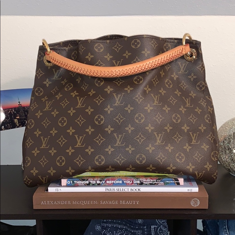 Louis Vuitton Artsy Bag